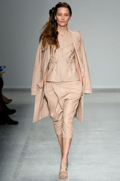 Look 17